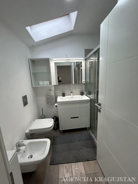 Slika 7 - Jednosoban, 80m2, Kragujevac centar Kragujevac