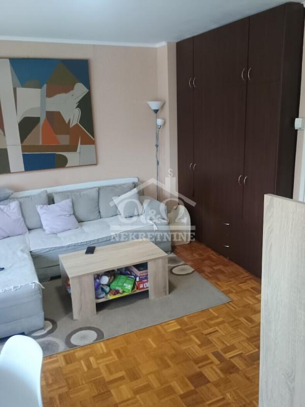 Glavna slika -Jednoiposoban, 35m2, Aerodrom Kragujevac, ima lift