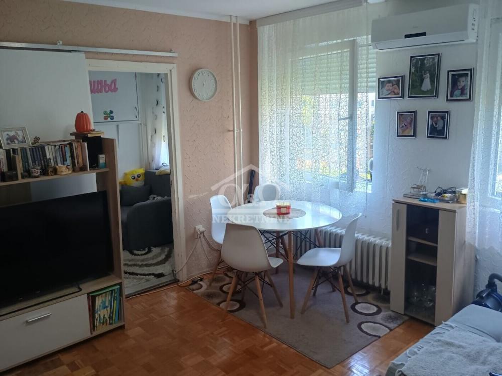 Slika 2 - Jednoiposoban, 35m2, Aerodrom Kragujevac, ima lift