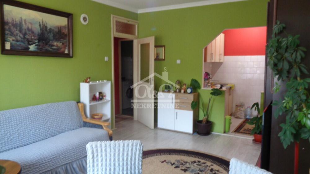 Slika 2 - Jednoiposoban, 43m2, Erdoglija Kragujevac, sa terasom