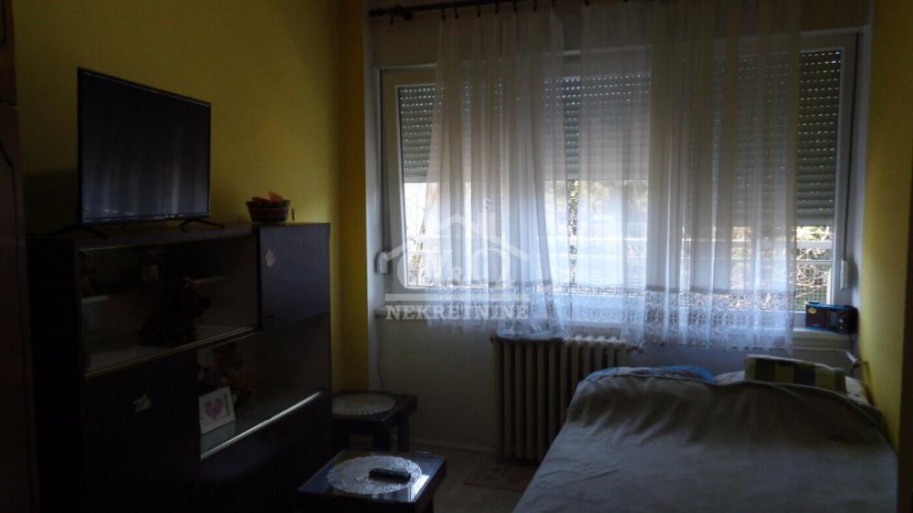 Slika 10 - Jednoiposoban, 43m2, Erdoglija Kragujevac, sa terasom