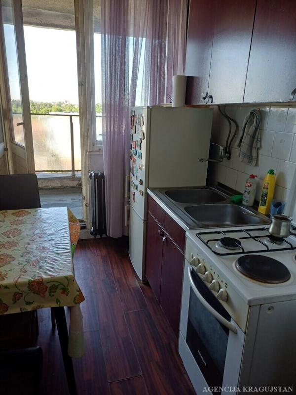 Slika 1 - Dvosoban, 51m2, Erdoglija Kragujevac, sa terasom