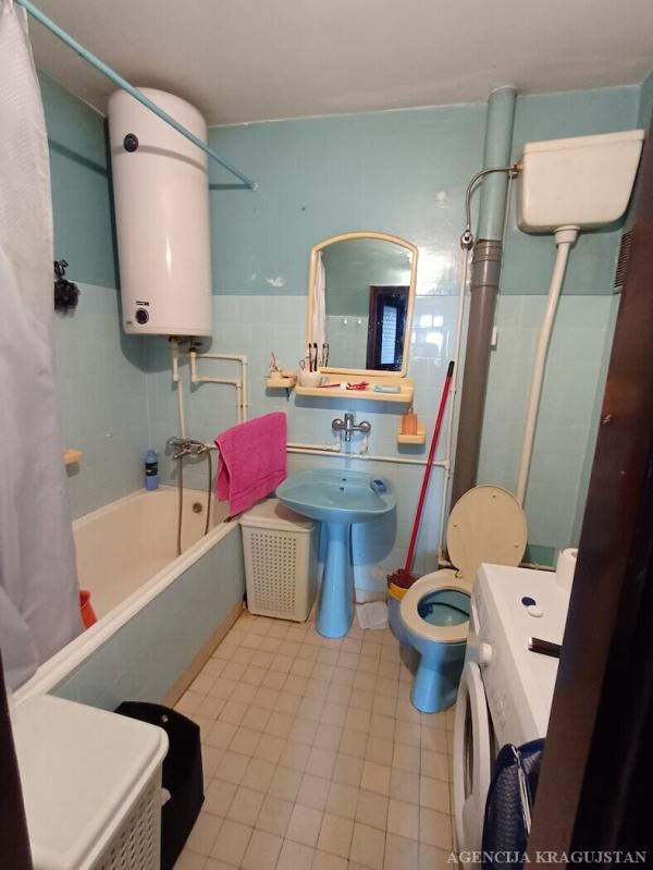 Slika 2 - Dvosoban, 51m2, Erdoglija Kragujevac, sa terasom