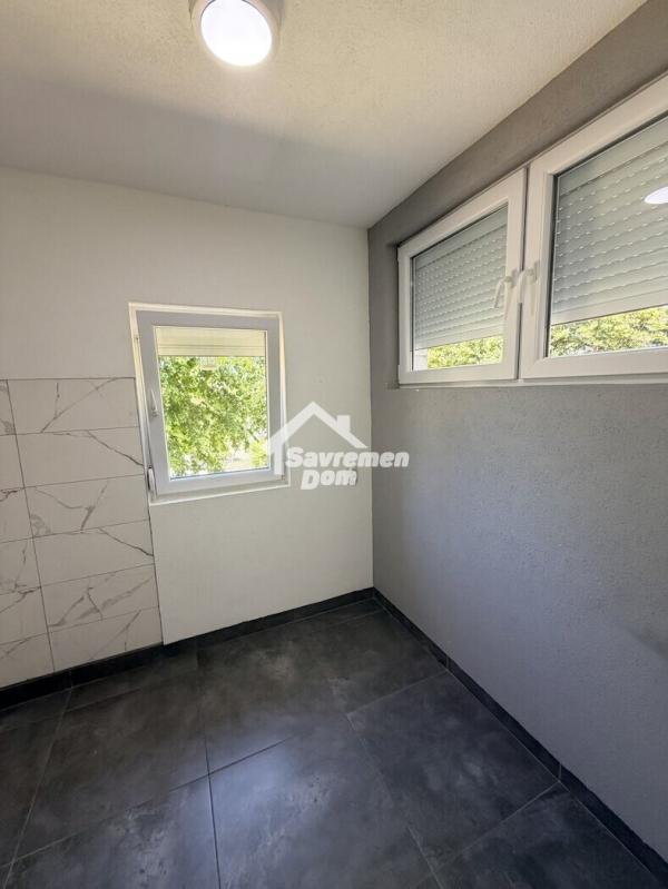 Slika 8 - Dvoiposoban, 52m2, Bubanj Kragujevac, sa terasom