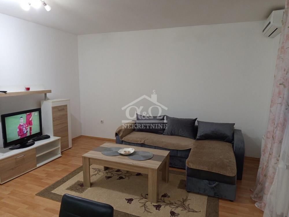 Slika 2 - Jednoiposoban, 51m2, Erdoglija Kragujevac, sa terasom, ima lift
