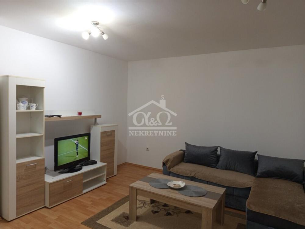 Slika 3 - Jednoiposoban, 51m2, Erdoglija Kragujevac, sa terasom, ima lift