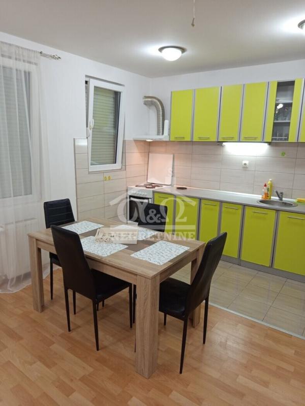 Slika 5 - Jednoiposoban, 51m2, Erdoglija Kragujevac, sa terasom, ima lift