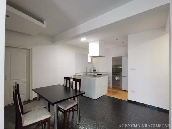 Slika 3 - Dvoiposoban, 70m2, sa terasom, ima lift