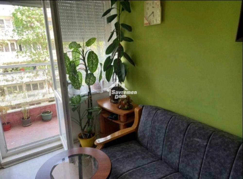 Slika 1 - Dvosoban, 43m2, Erdoglija Kragujevac, sa terasom