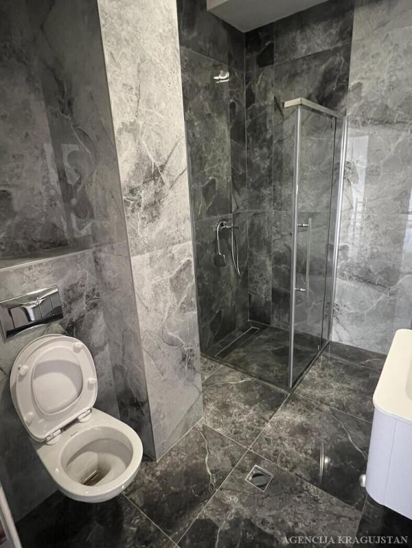 Slika 4 - Jednosoban, 55m2, Bubanj Kragujevac, sa terasom, ima lift