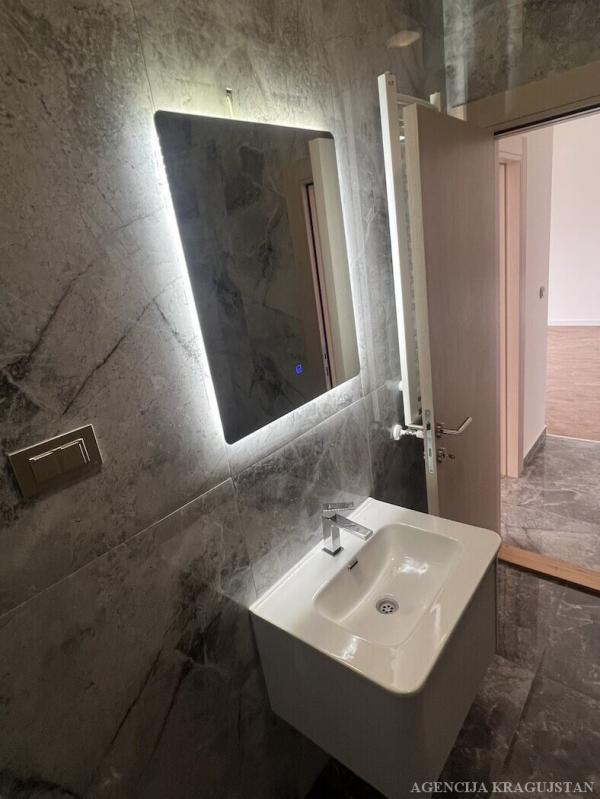 Slika 5 - Jednosoban, 55m2, Bubanj Kragujevac, sa terasom, ima lift