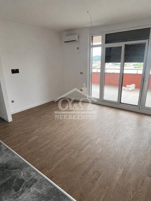 Slika 1 - Jednoiposoban, 55m2, Bubanj Kragujevac, sa terasom, ima lift