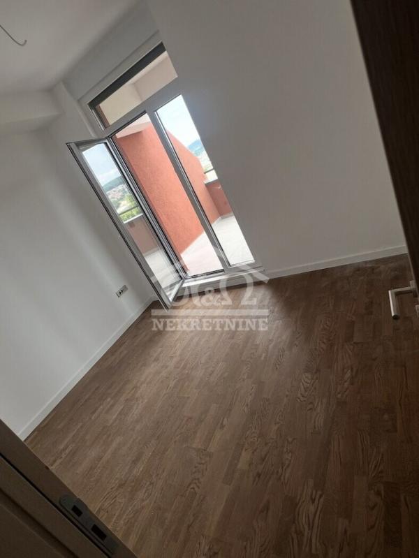 Slika 4 - Jednoiposoban, 55m2, Bubanj Kragujevac, sa terasom, ima lift