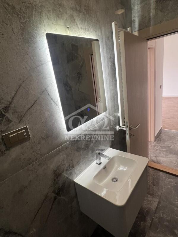 Slika 5 - Jednoiposoban, 55m2, Bubanj Kragujevac, sa terasom, ima lift