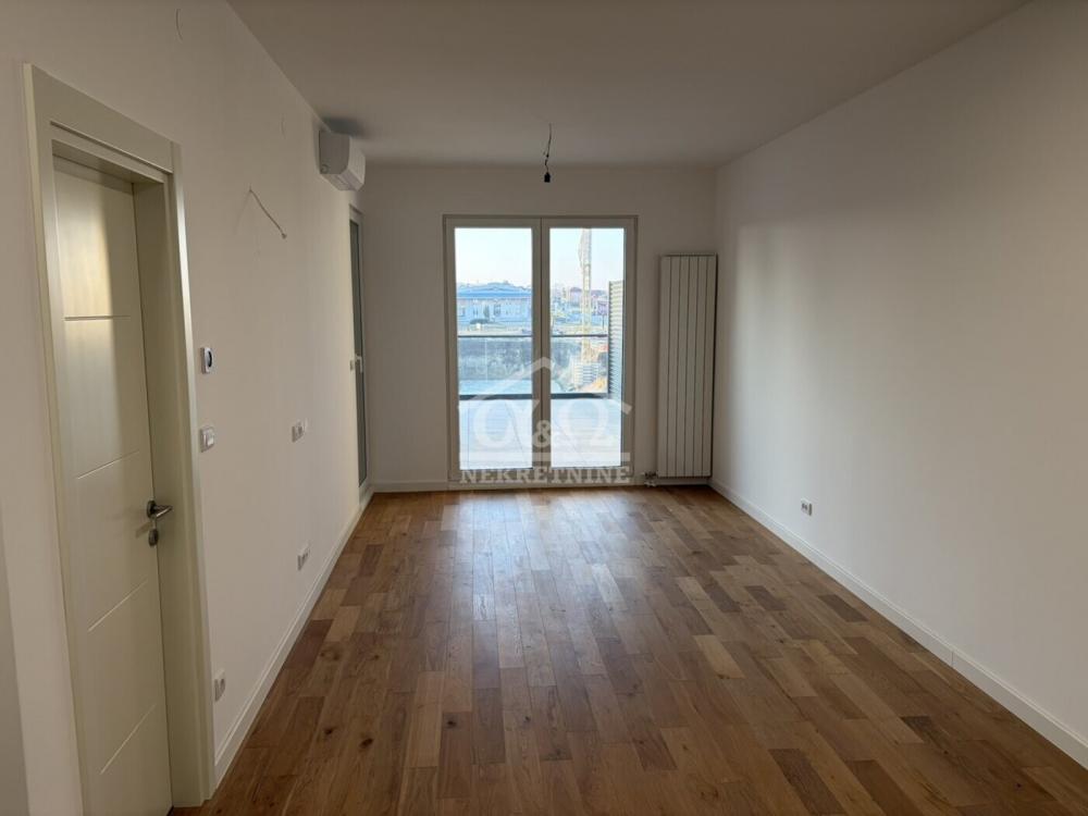 Slika 1 - Jednoiposoban, 74m2, Bubanj Kragujevac, sa terasom, ima lift