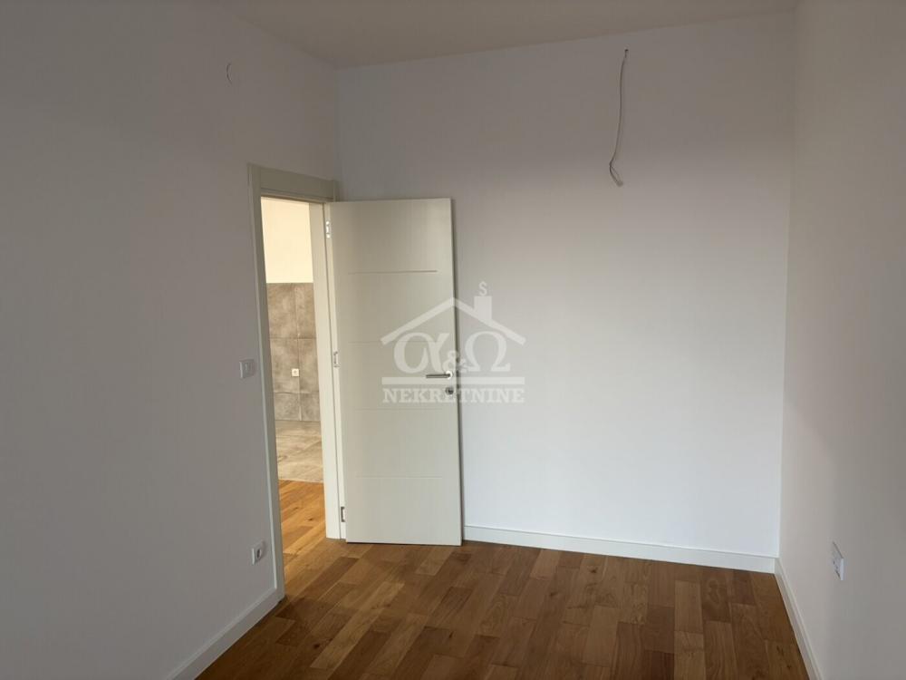 Slika 8 - Jednoiposoban, 74m2, Bubanj Kragujevac, sa terasom, ima lift