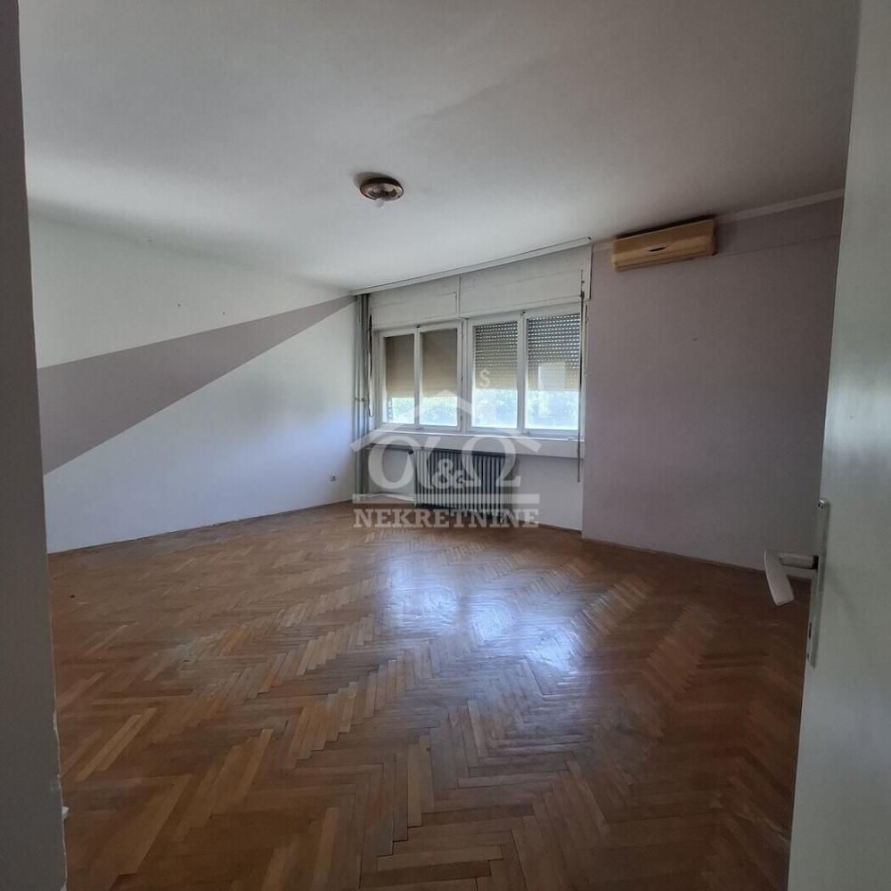 Glavna slika -Dvosoban, 62m2, Mala Vaga Kragujevac, sa terasom, ima lift