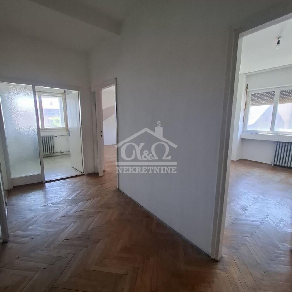 Slika 11 - Dvosoban, 62m2, Mala Vaga Kragujevac, sa terasom, ima lift