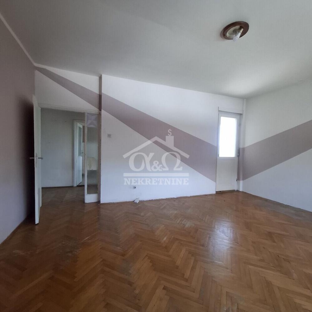 Slika 1 - Dvosoban, 62m2, Mala Vaga Kragujevac, sa terasom, ima lift