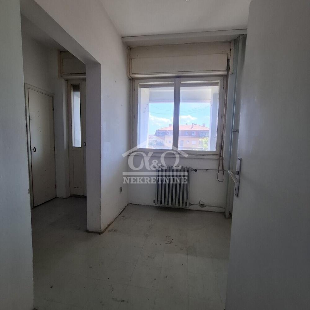 Slika 3 - Dvosoban, 62m2, Mala Vaga Kragujevac, sa terasom, ima lift