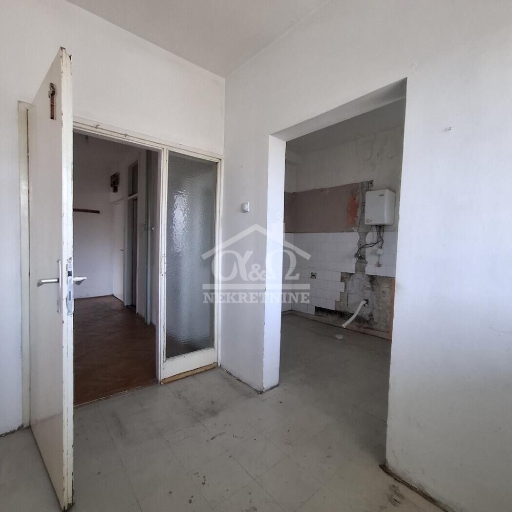 Slika 4 - Dvosoban, 62m2, Mala Vaga Kragujevac, sa terasom, ima lift