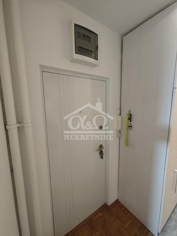 Slika 11 - Dvosoban, 51m2, Erdoglija Kragujevac, sa terasom, ima lift