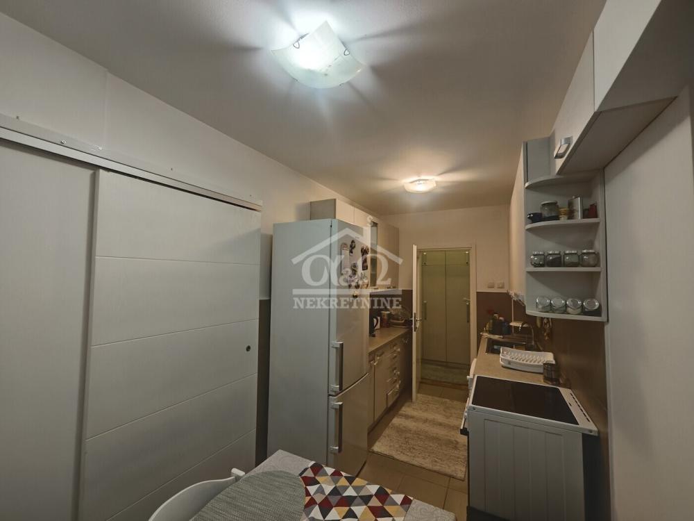 Slika 5 - Dvosoban, 51m2, Erdoglija Kragujevac, sa terasom, ima lift