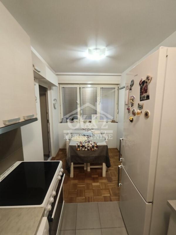 Slika 8 - Dvosoban, 51m2, Erdoglija Kragujevac, sa terasom, ima lift