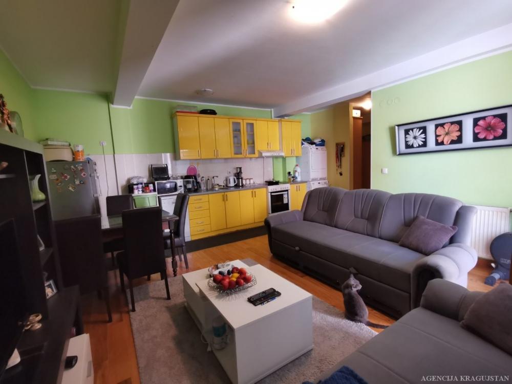 Slika 2 - Dvoiposoban, 61m2, sa terasom