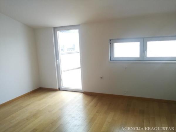 Slika 7 - Jednosoban, 142m2, sa terasom, ima lift