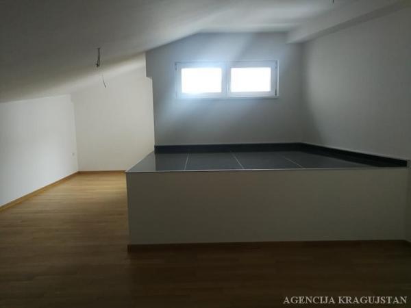 Slika 9 - Jednosoban, 142m2, sa terasom, ima lift