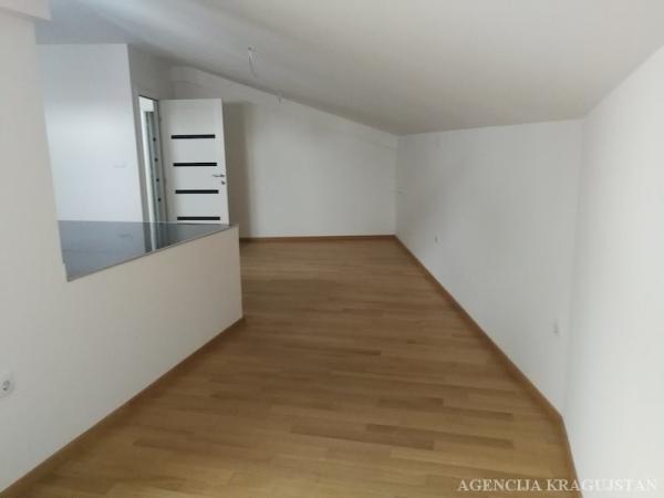 Slika 8 - Jednosoban, 142m2, sa terasom, ima lift