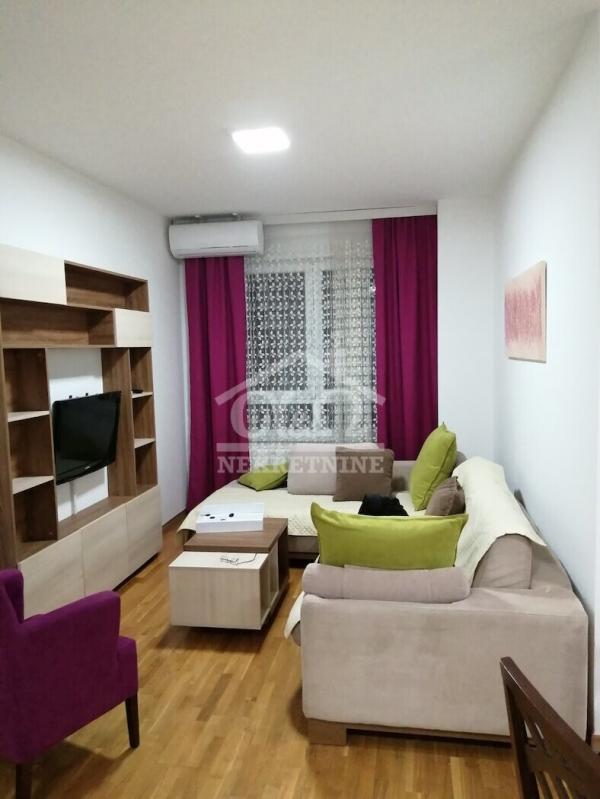 Glavna slika -Dvosoban, 49m2, Stara radnička kolonija Kragujevac, sa terasom, ima lift