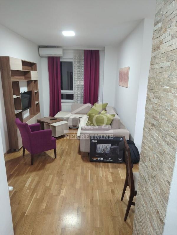 Slika 1 - Dvosoban, 49m2, Stara radnička kolonija Kragujevac, sa terasom, ima lift