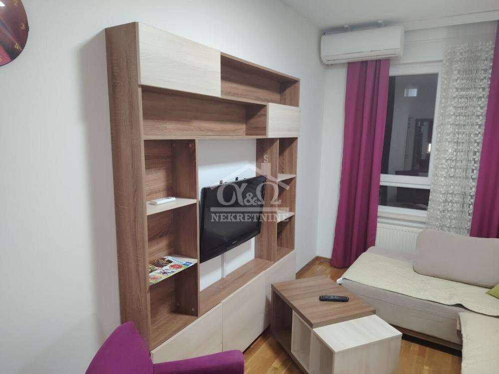 Slika 2 - Dvosoban, 49m2, Stara radnička kolonija Kragujevac, sa terasom, ima lift