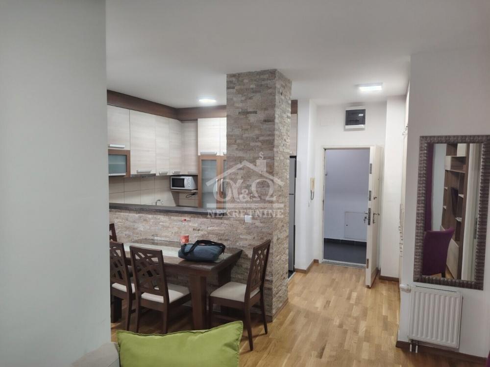 Slika 3 - Dvosoban, 49m2, Stara radnička kolonija Kragujevac, sa terasom, ima lift