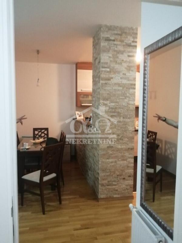 Slika 4 - Dvosoban, 49m2, Stara radnička kolonija Kragujevac, sa terasom, ima lift