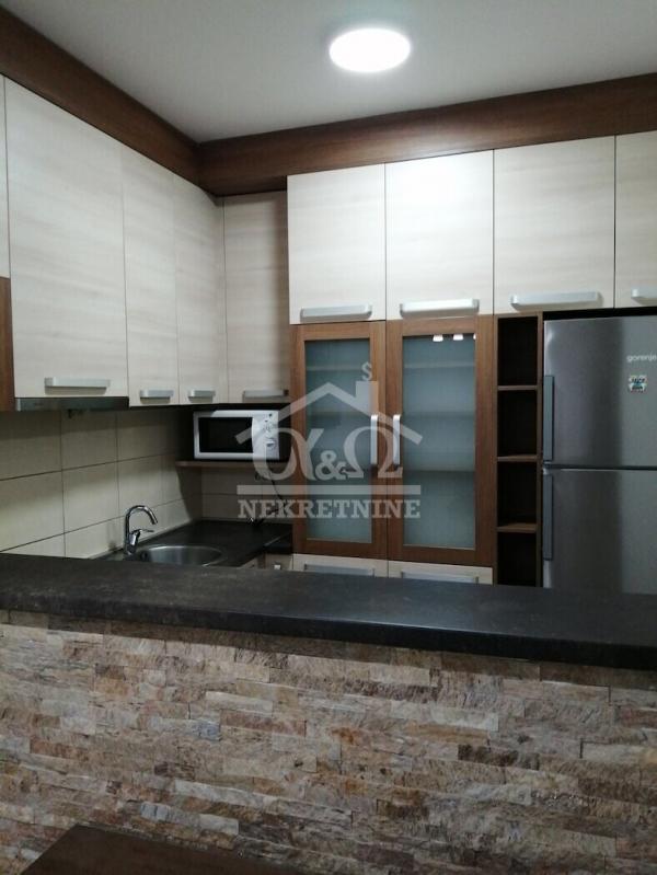Slika 5 - Dvosoban, 49m2, Stara radnička kolonija Kragujevac, sa terasom, ima lift