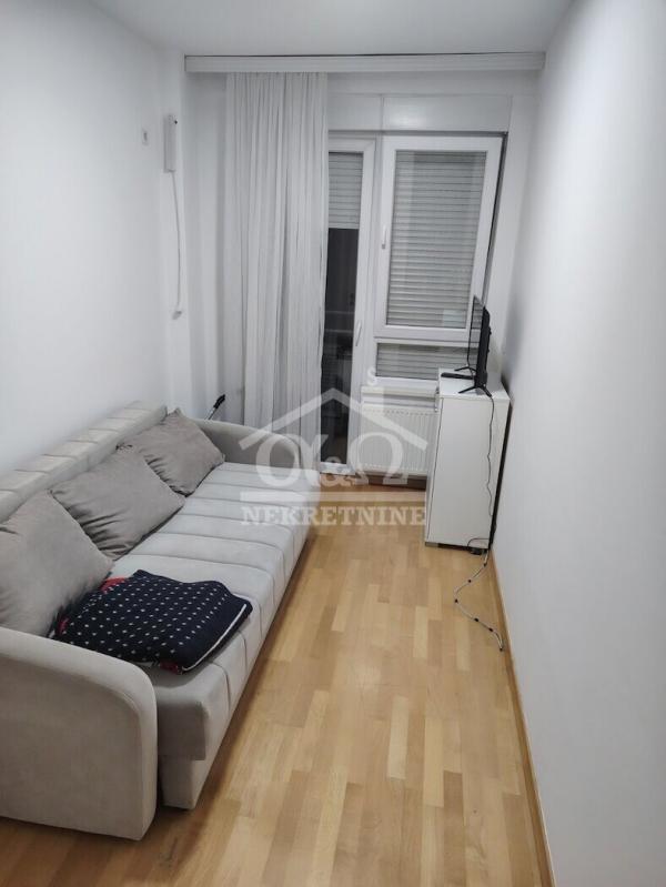 Slika 6 - Dvosoban, 49m2, Stara radnička kolonija Kragujevac, sa terasom, ima lift