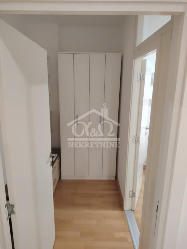 Slika 7 - Dvosoban, 49m2, Stara radnička kolonija Kragujevac, sa terasom, ima lift