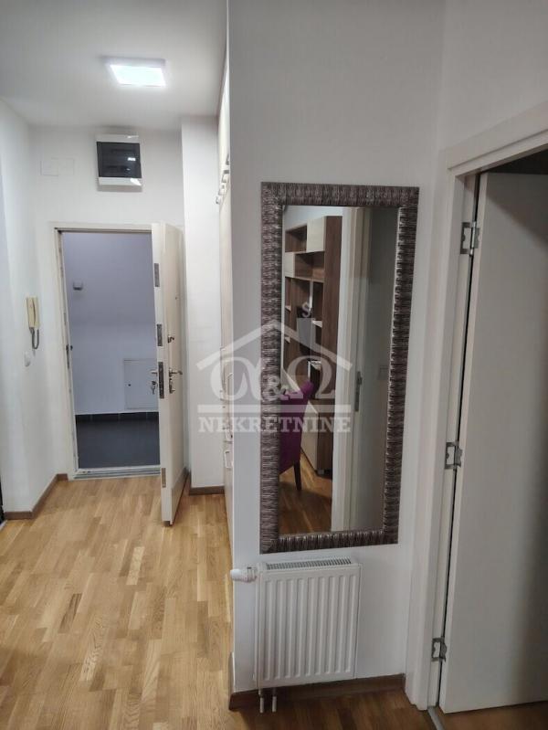 Slika 8 - Dvosoban, 49m2, Stara radnička kolonija Kragujevac, sa terasom, ima lift