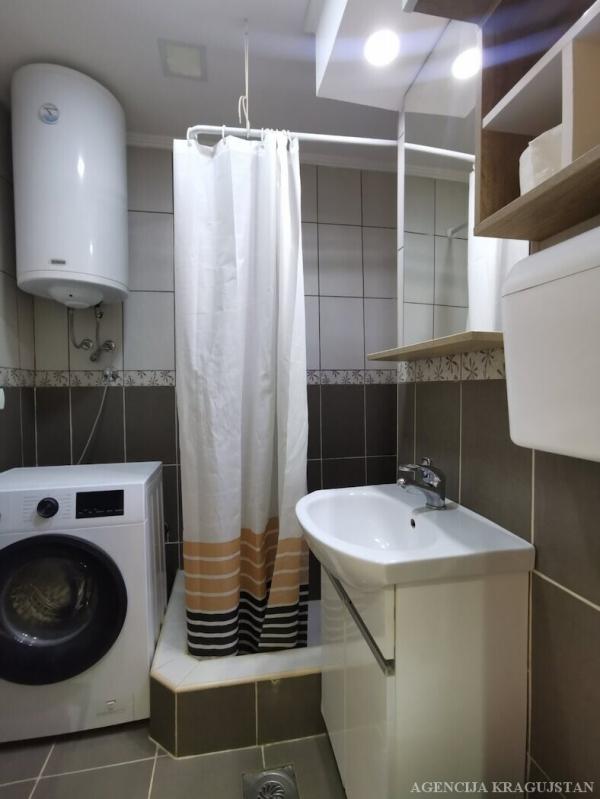 Slika 9 - Trosoban, 54m2, Bubanj Kragujevac, sa terasom