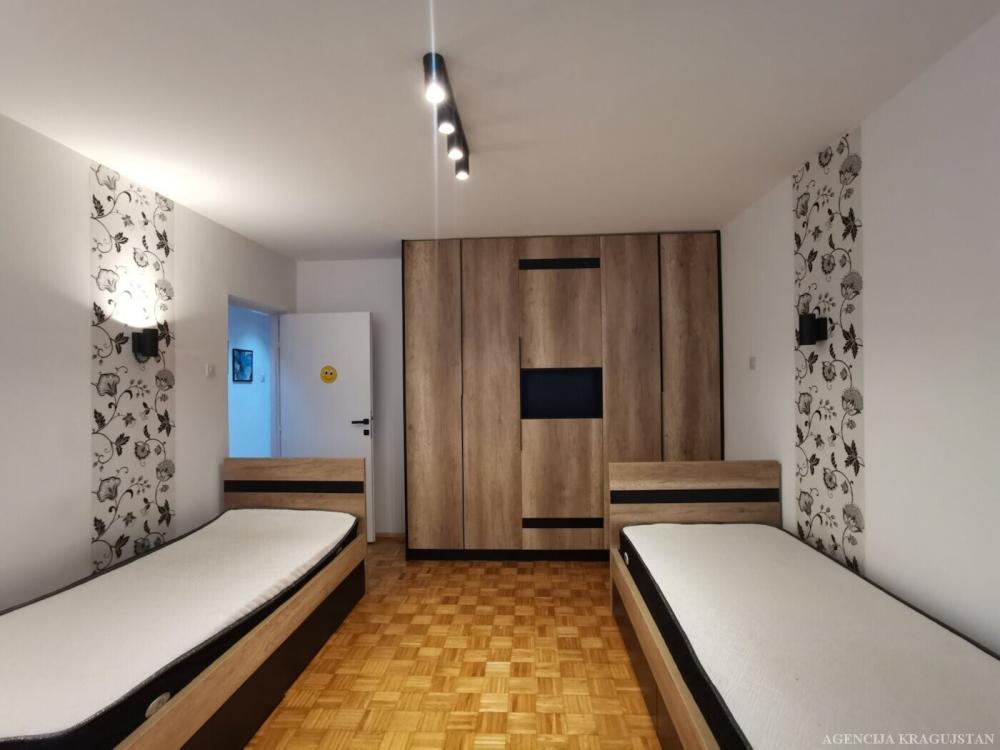 Slika 2 - Trosoban, 54m2, Bubanj Kragujevac, sa terasom