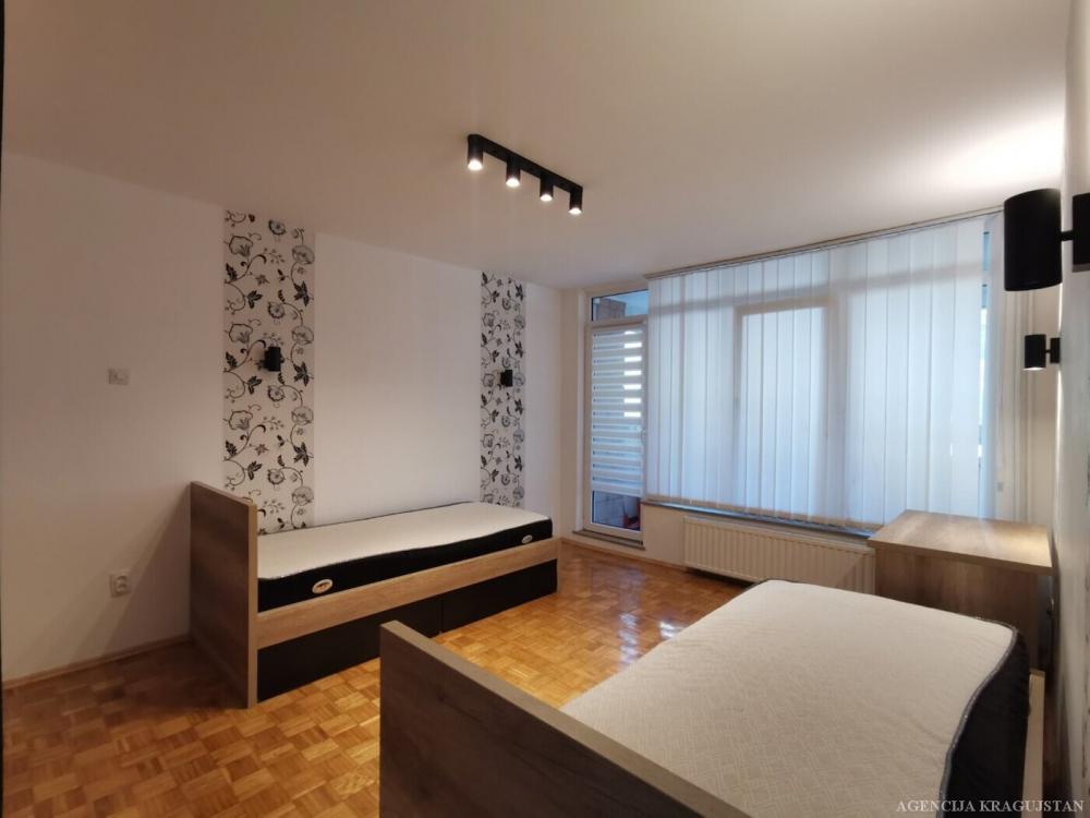 Slika 3 - Trosoban, 54m2, Bubanj Kragujevac, sa terasom