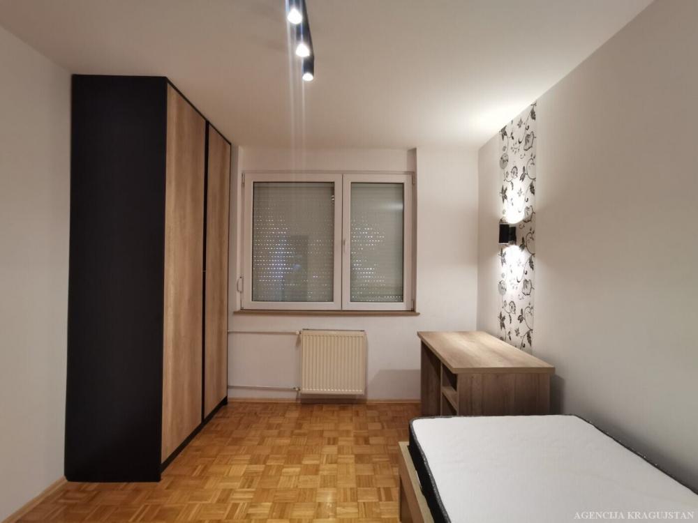 Slika 4 - Trosoban, 54m2, Bubanj Kragujevac, sa terasom
