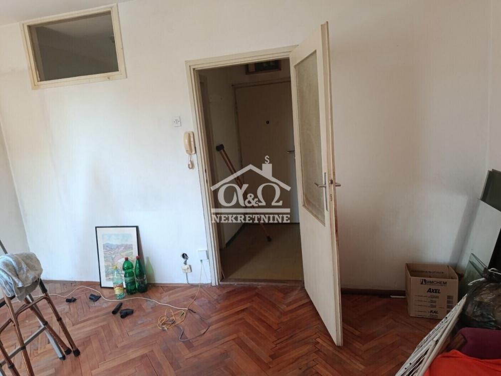 Slika 1 - Prodaja stana, 25m2, Erdoglija Kragujevac, ima lift