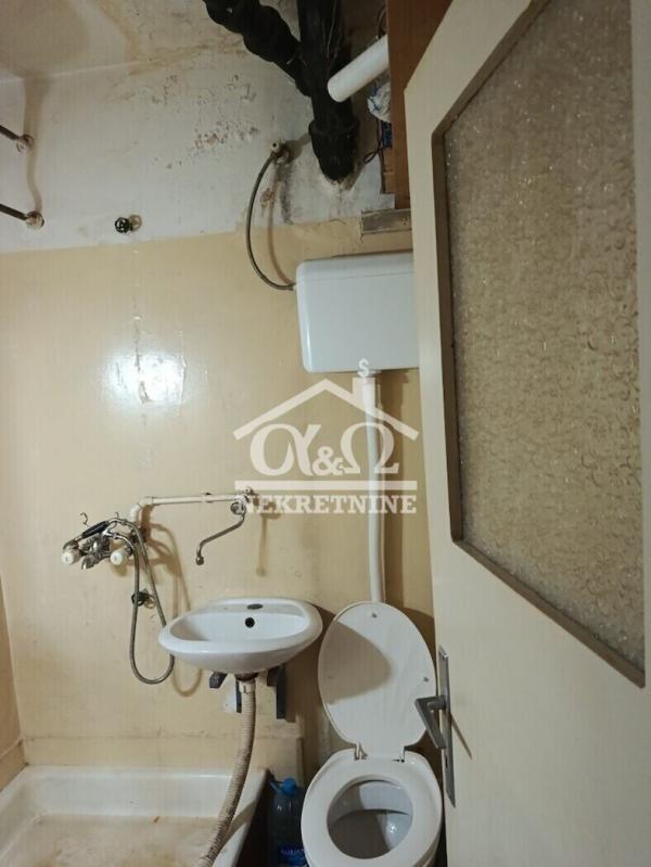 Slika 4 - Prodaja stana, 25m2, Erdoglija Kragujevac, ima lift