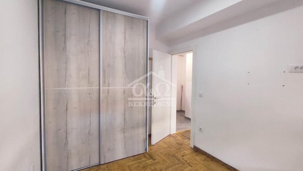 Slika 10 - Jednoiposoban, 40m2, Vašarište Kragujevac, ima lift