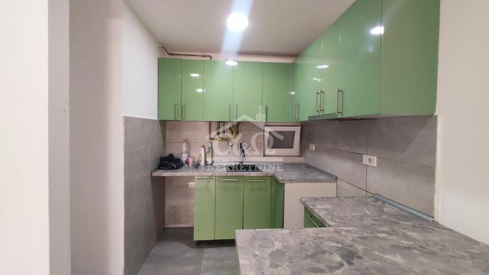 Slika 2 - Jednoiposoban, 40m2, Vašarište Kragujevac, ima lift