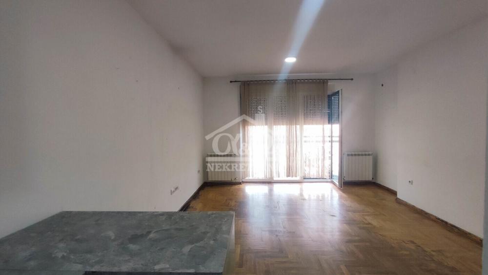 Slika 5 - Jednoiposoban, 40m2, Vašarište Kragujevac, ima lift